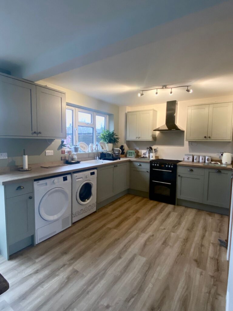 Howdens Shaker Kicthen - Classic